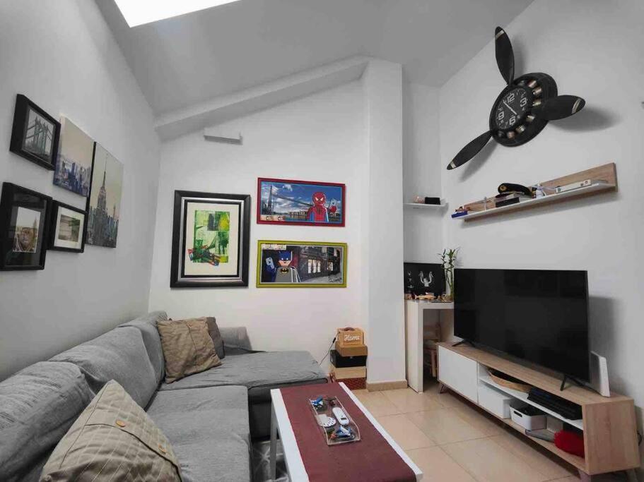 Apartamento Recien Reformado En Barajas Pueblo Madrid Luaran gambar